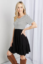 Load image into Gallery viewer, Heimish Full Size Two-Tone Short Sleeve Spliced Dress

