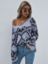 Load image into Gallery viewer, Geometric Print Chunky Knit Distressed Sweater
