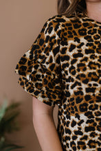 Load image into Gallery viewer, Doe &amp; Rae Lookin&#39; Fabulous Full Size Run Leopard Print Tee
